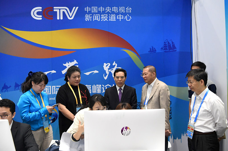 阳光下的守护丨中省市媒体集中采访报道泾阳公安“低空警务”